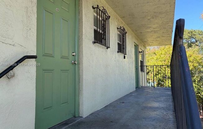 35 NE 13TH ST # 1-2 FORT LAUDERDALE, FL 33304