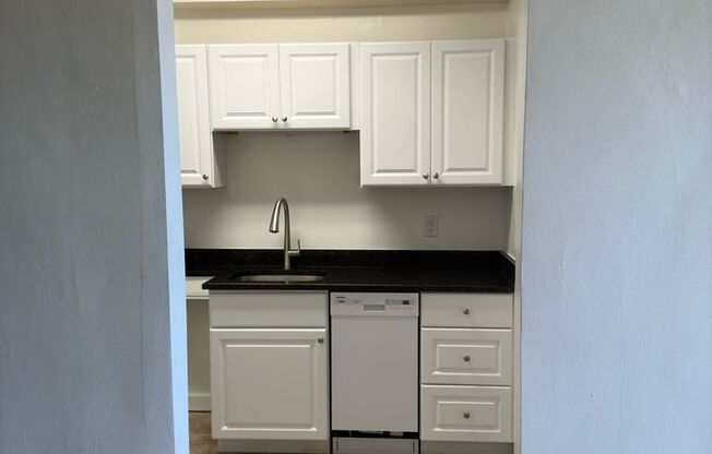 1 bed, 1 bath, 768 sqft, $1,400, Unit Royal York 807