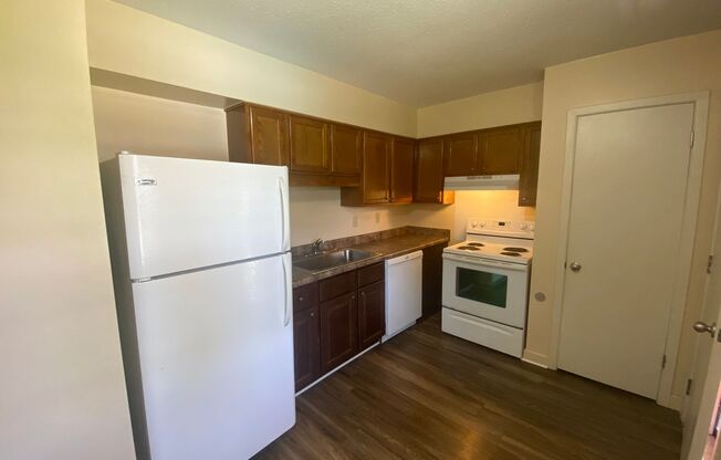 2 beds, 1 bath, 850 sqft, $1,325, Unit C02