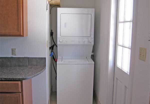 NICE UPDATED 2BED 1BATH HOME LOCATED NEAR THOMAS/GRANITE REEF