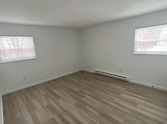 2 beds, 1 bath, 850 sqft, $2,400, Unit 31