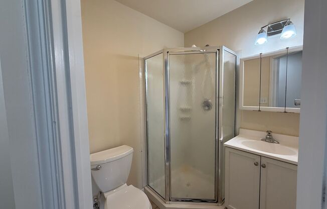 4 beds, 3 baths, 1,800 sqft, $2,200, Unit Unit 2