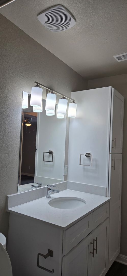 2 beds, 1 bath, 770 sqft, $1,120, Unit 812