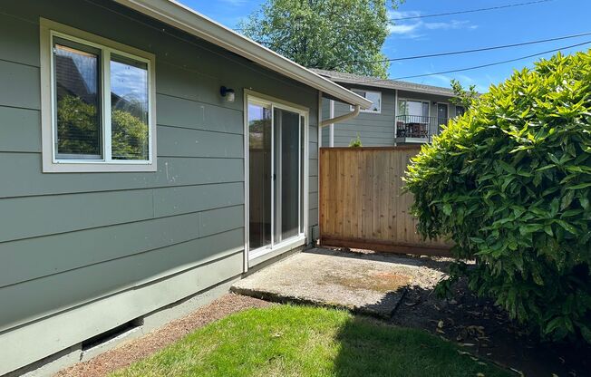 3 beds, 1 bath, 906 sqft, $1,849, Unit 15