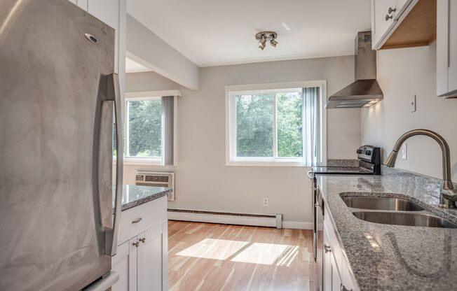 2 beds, 1 bath, 900 sqft, $1,500, Unit 5
