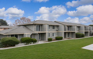 Hood Manor Apartments