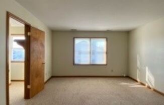 2 beds, 1 bath, $895, Unit APT. 3