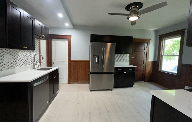 3 beds, 1 bath, 1,148 sqft, $2,800, Unit 3