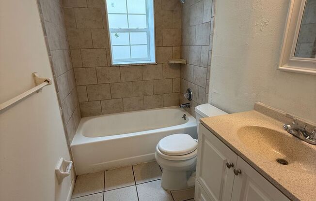 2 beds, 1.5 baths, 809 sqft, $1,345, Unit 22
