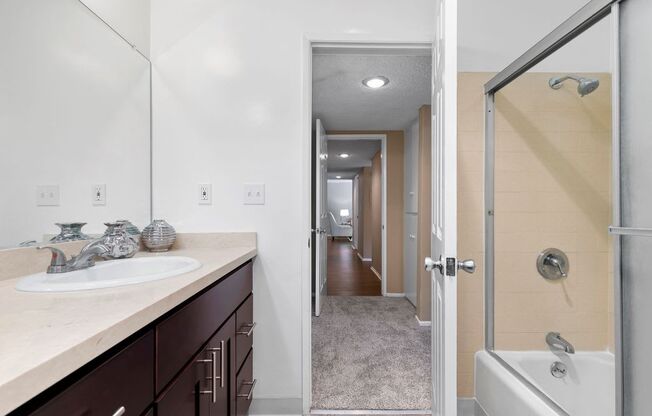White Oak Terrace Apartments Bathroom