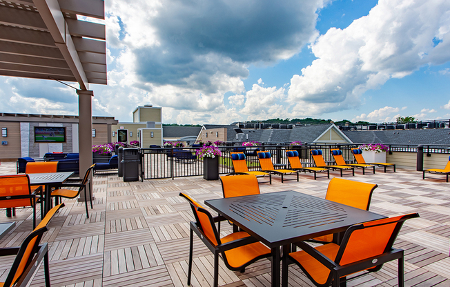 A day under the sun or shade with ample seating on this rooftop deck