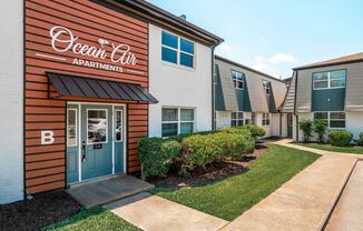 1 bed, 1 bath, 700 sqft, $1,199, Unit 711 E Leicester Ave - Unit B05