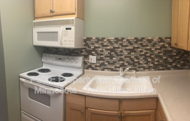 1311 W 82 ST