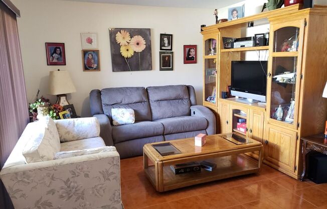 Gorgeous Single Story 3 bedroom Condominium