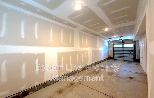 627 W TREMONT AVE