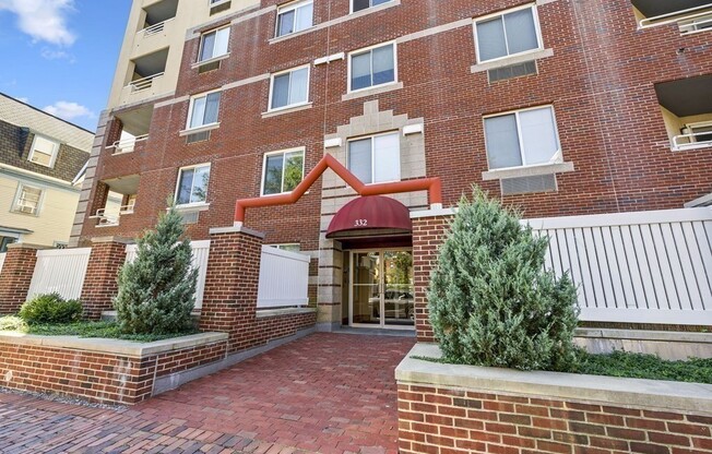 2 beds, 1.5 baths, 1,060 sqft, $4,000, Unit 600