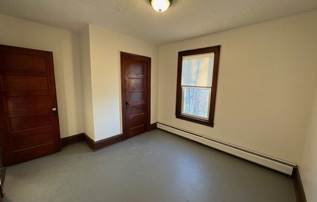 3 beds, 1 bath, $1,600, Unit 1