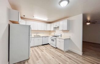 3 beds, 1 bath, $1,450, Unit 21-01