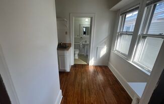 Studio, 1 bath, 500 sqft, $895