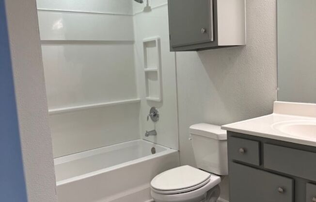 2 beds, 1 bath, $1,300