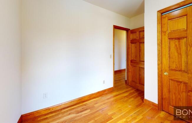 2 beds, 1 bath, $3,270, Unit 5D