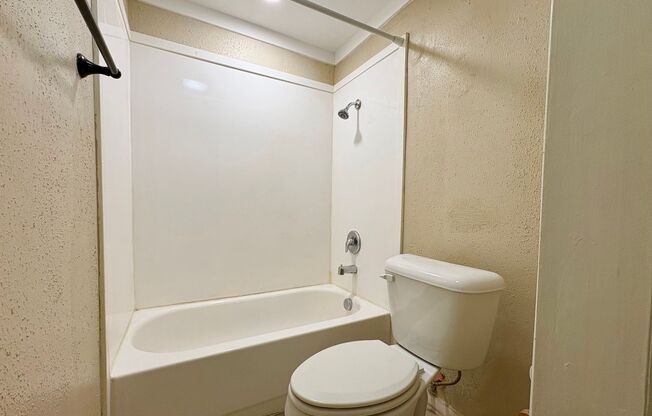2 beds, 1 bath, 1,000 sqft, $1,195, Unit Unit 7