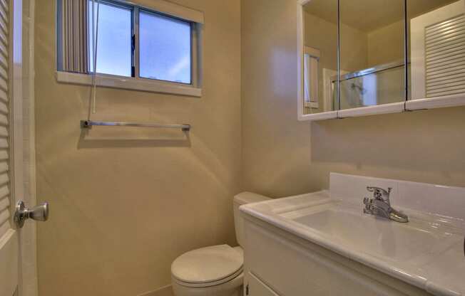 Bathroom With Bathtub at Ranchero Plaza, California