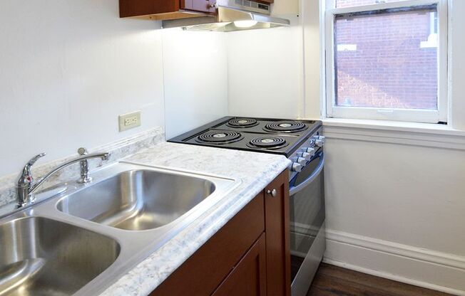 1 bed, 1 bath, 410 sqft, $905, Unit 11 - 38