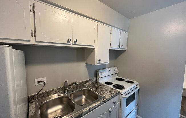 1 bed, 1 bath, $960, Unit 205