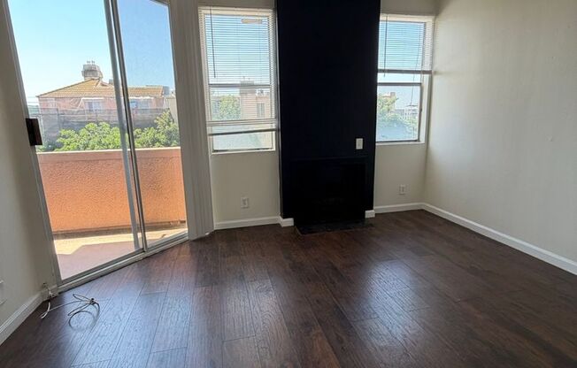 2 beds, 2 baths, 1,000 sqft, $2,498, Unit 303