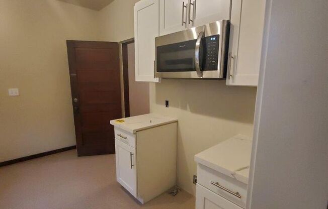 4 beds, 1 bath, $3,000, Unit 5252