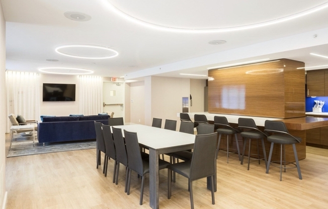 1 bed, 1 bath, 735 sqft, $2,950, Unit 9S