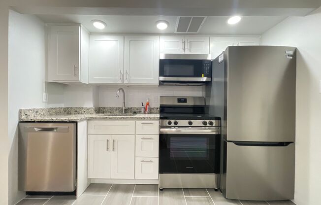 1 bed, 1 bath, 600 sqft, $1,725, Unit 1R