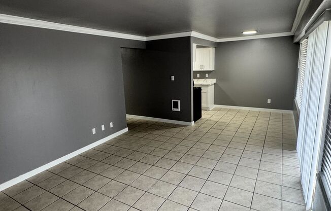 2 beds, 1 bath, 765 sqft, $1,925, Unit Unit 06