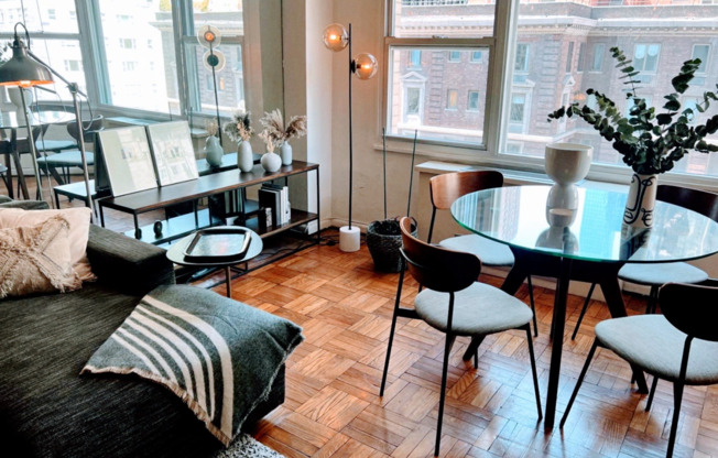 1 bed, 1 bath, 730 sqft, $4,850, Unit 18G