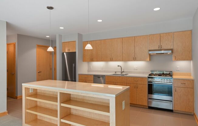 2 beds, 1 bath, 800 sqft, $1,799