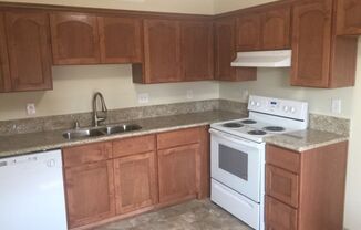 2 beds, 1 bath, $1,295, Unit E