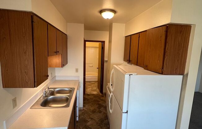 1 bed, 1 bath, 600 sqft, $925, Unit O-1