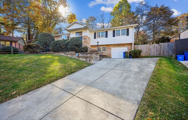 Great 5BR 3.5 Bath Home in Potomac!