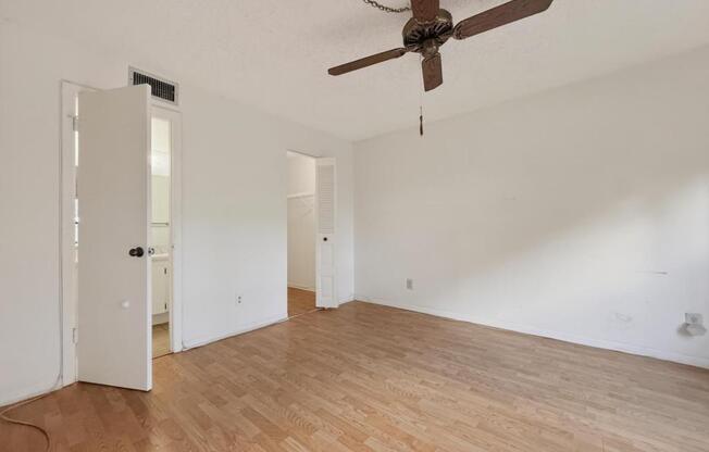 2 beds, 2 baths, 806 sqft, $2,000