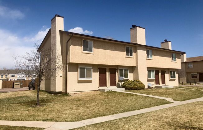 2 BD Townhome conveniently located to COS, and local military bases