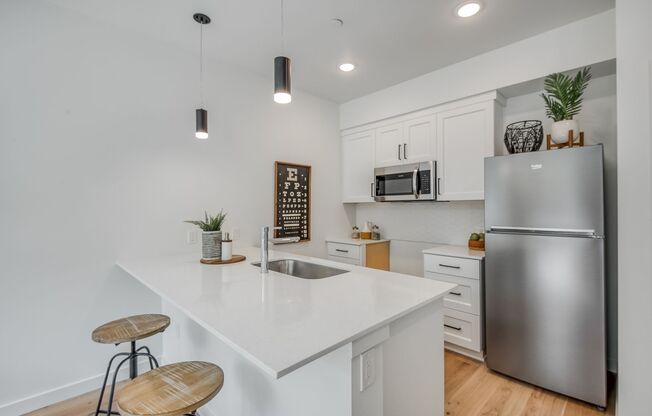 Bright Ground Floor 1 Bedroom!