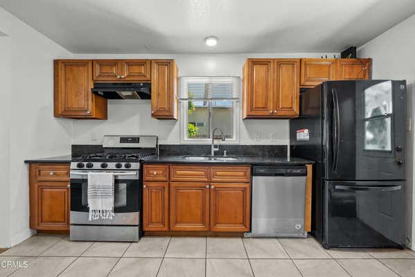 3 beds, 2 baths, 878 sqft, $3,000