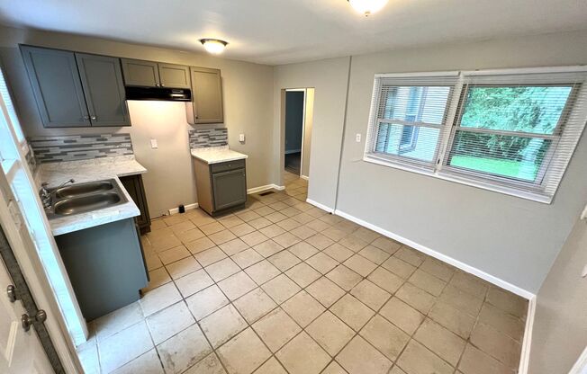 3 beds, 1 bath, $1,600