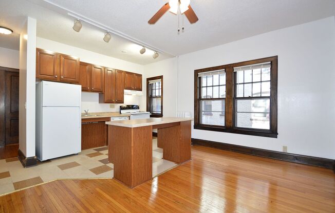 1 bed, 1 bath, 425 sqft, $990, Unit 7 - 02
