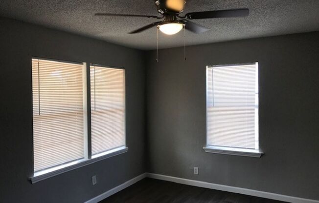 Charming 2-bedroom, 1-bath home in Fort Worth. AVAILABLE NOW!