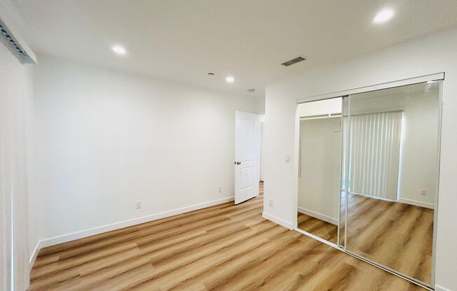 Spacious 6-Bedroom with Private Yard & Parking in Sylmar!