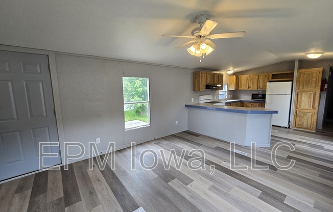 700 W RIDGEWAY AVE