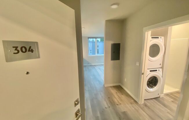 Studio, 1 bath, 285 sqft, $1,425, Unit 304