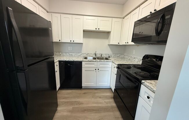 2 beds, 1 bath, 920 sqft, $910, Unit 4956 Tippecanoe